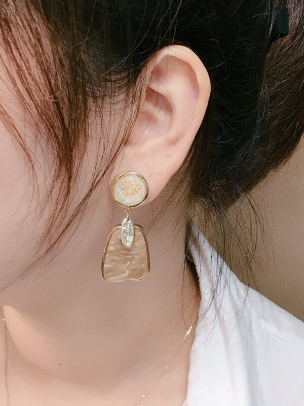 Zinc alloy resin acrylic irregular trend drop earring - Image 2